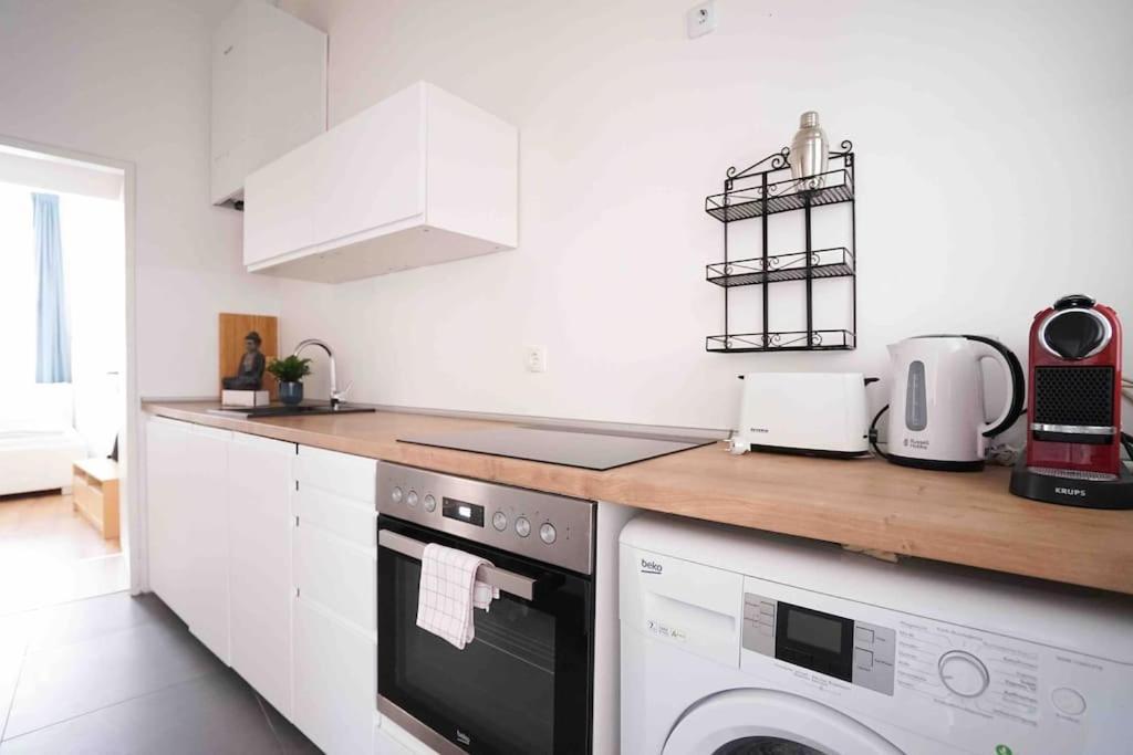 Modern Living In City Center - Fully Equipped ウィーン エクステリア 写真